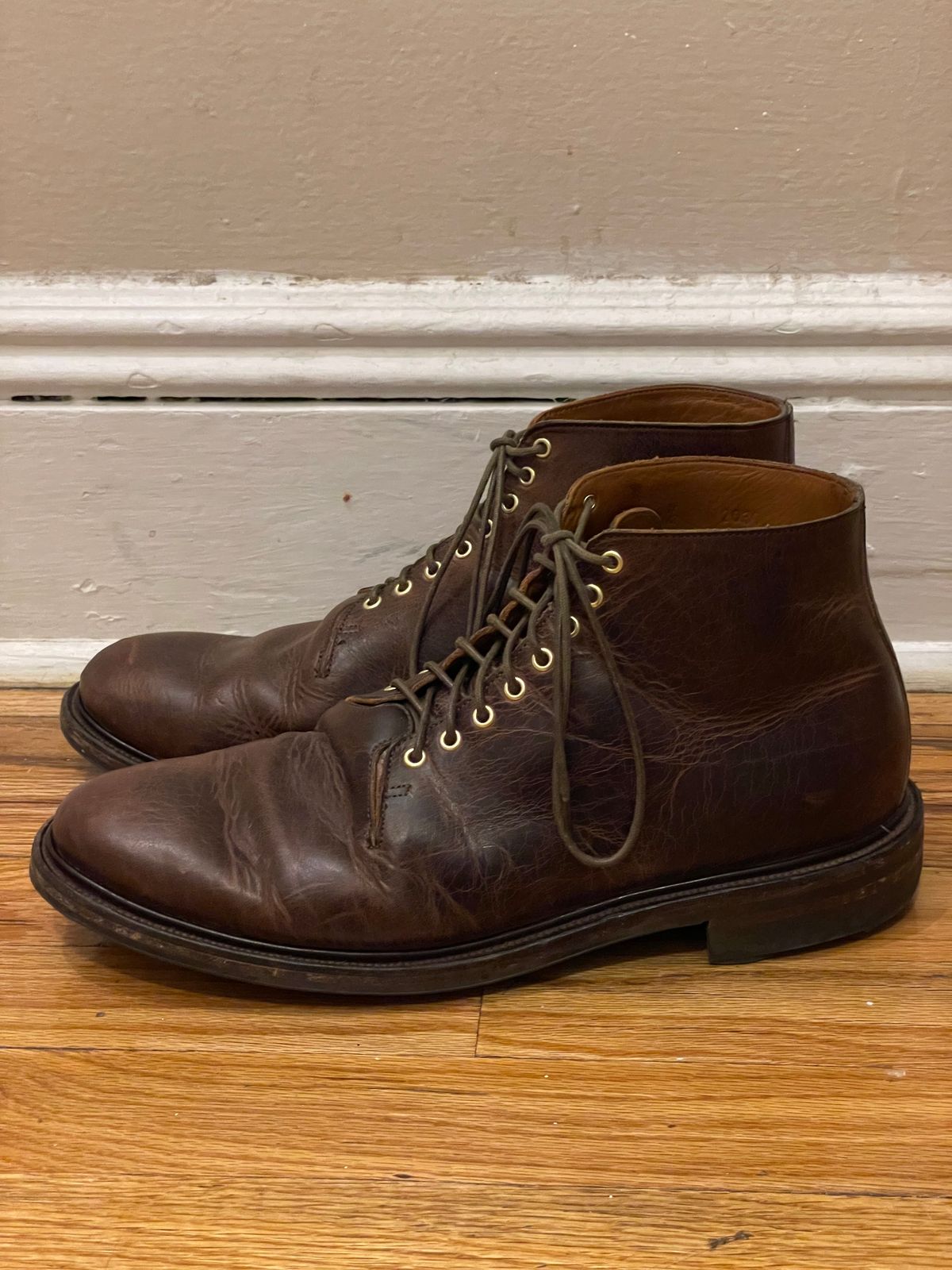 Photo by RemyTwotimes on March 6, 2024 of the Viberg Wholecut Derby Boot in Horween Rowdy Dachshund.