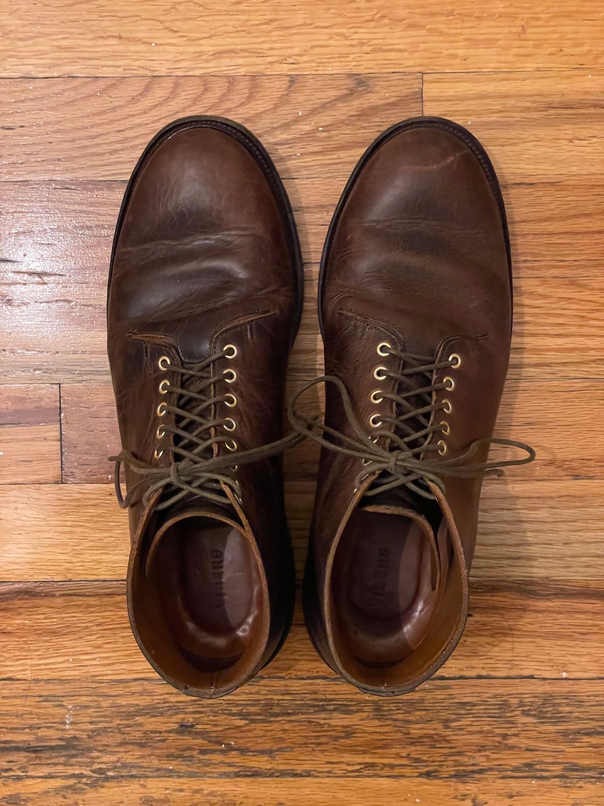 Photo by RemyTwotimes on March 6, 2024 of the Viberg Wholecut Derby Boot in Horween Rowdy Dachshund.