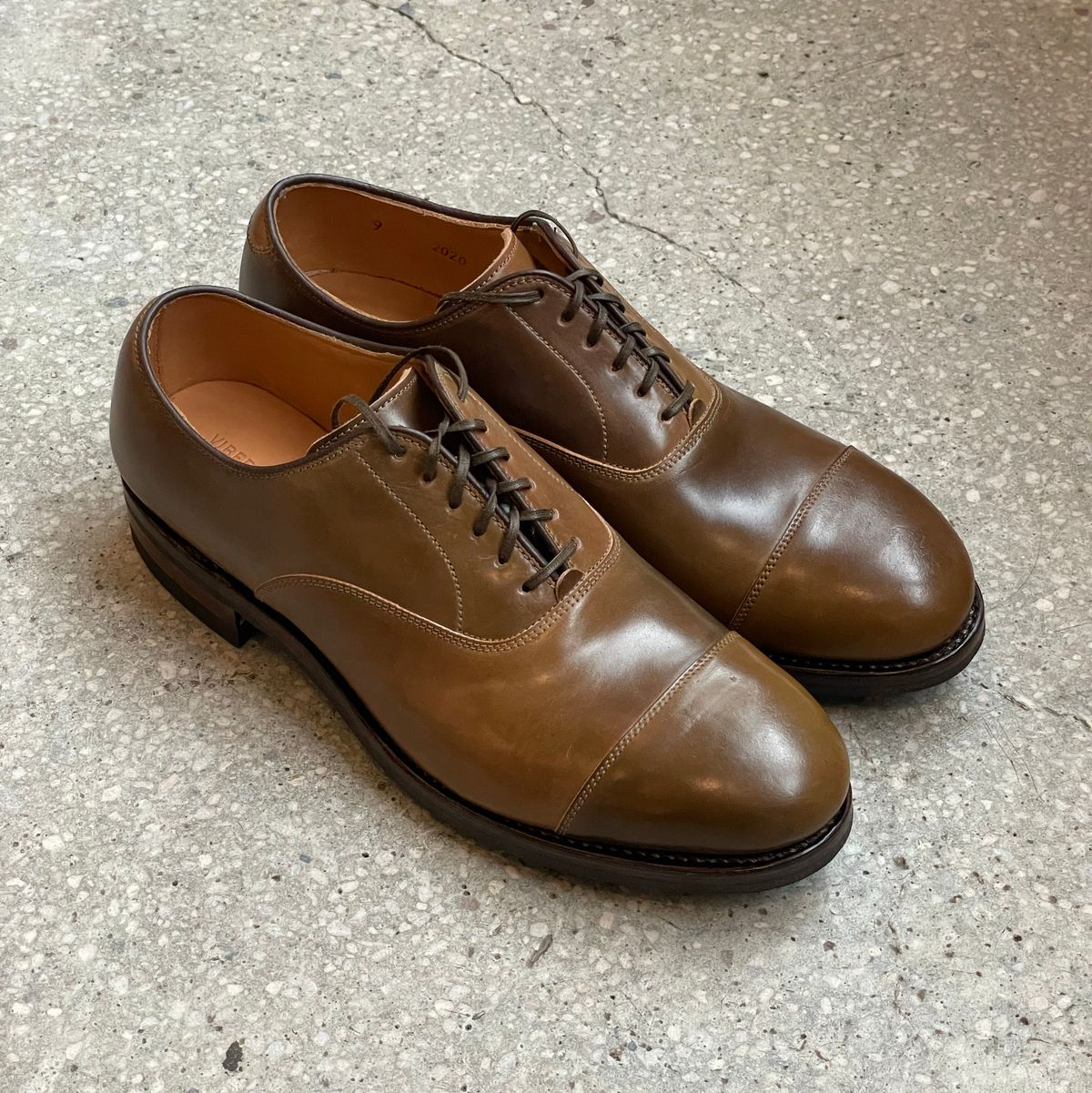 Photo by RemyTwotimes on October 7, 2023 of the Viberg Bastion Oxford in Horween Calvados Shell Cordovan.