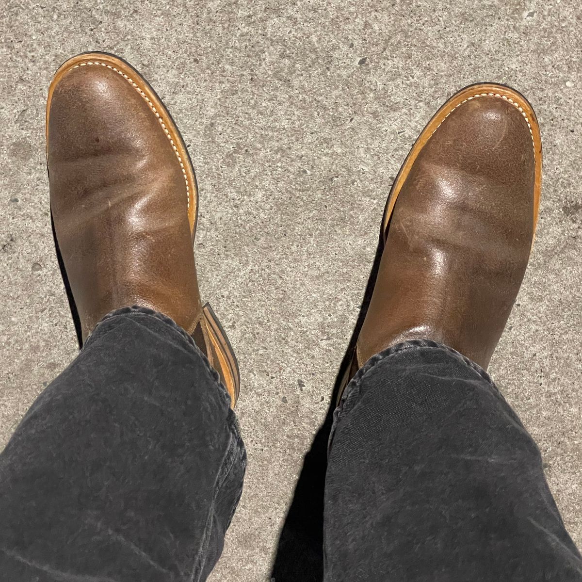 Photo by RemyTwotimes on February 10, 2025 of the Viberg Chelsea in Horween Natural Waxed Flesh.