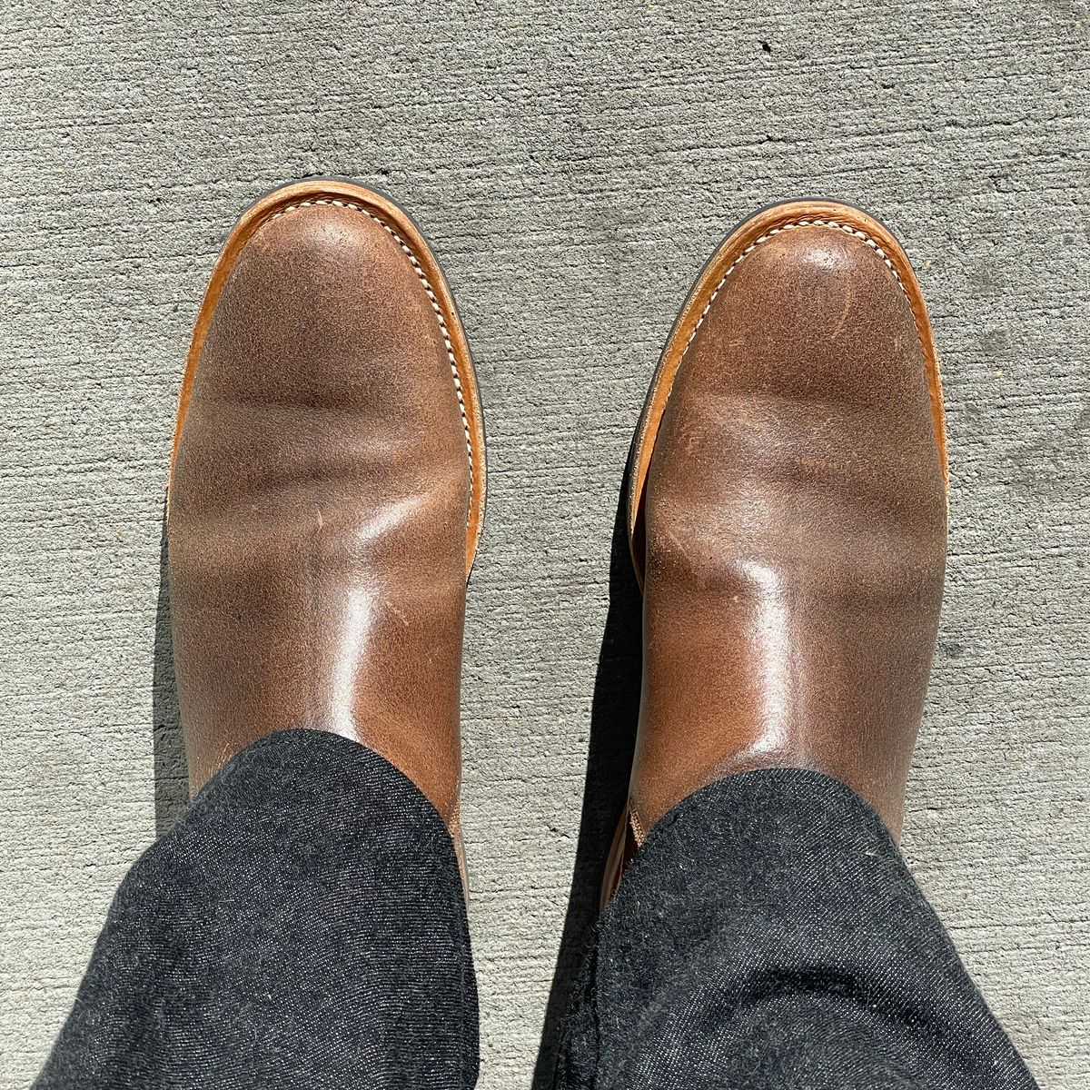 Photo by RemyTwotimes on February 18, 2025 of the Viberg Chelsea in Horween Natural Waxed Flesh.
