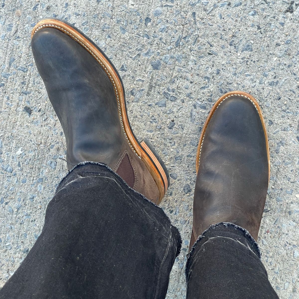 Photo by RemyTwotimes on April 28, 2025 of the Viberg Chelsea in Maryam Brown Split Horsebutt.
