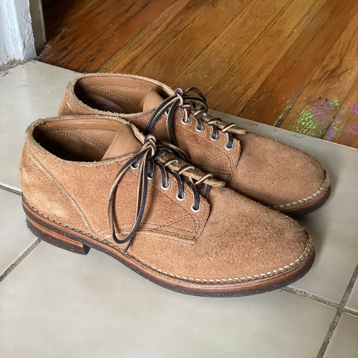 Photo by RemyTwotimes on March 6, 2024 of the Viberg 145 Oxford in Wheat Roughout.