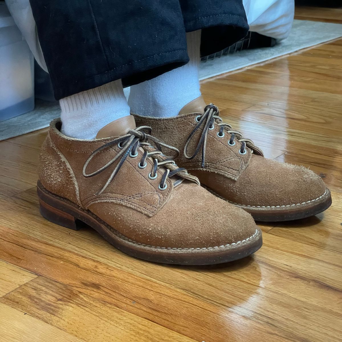 Photo by RemyTwotimes on March 8, 2024 of the Viberg 145 Oxford in Wheat Roughout.