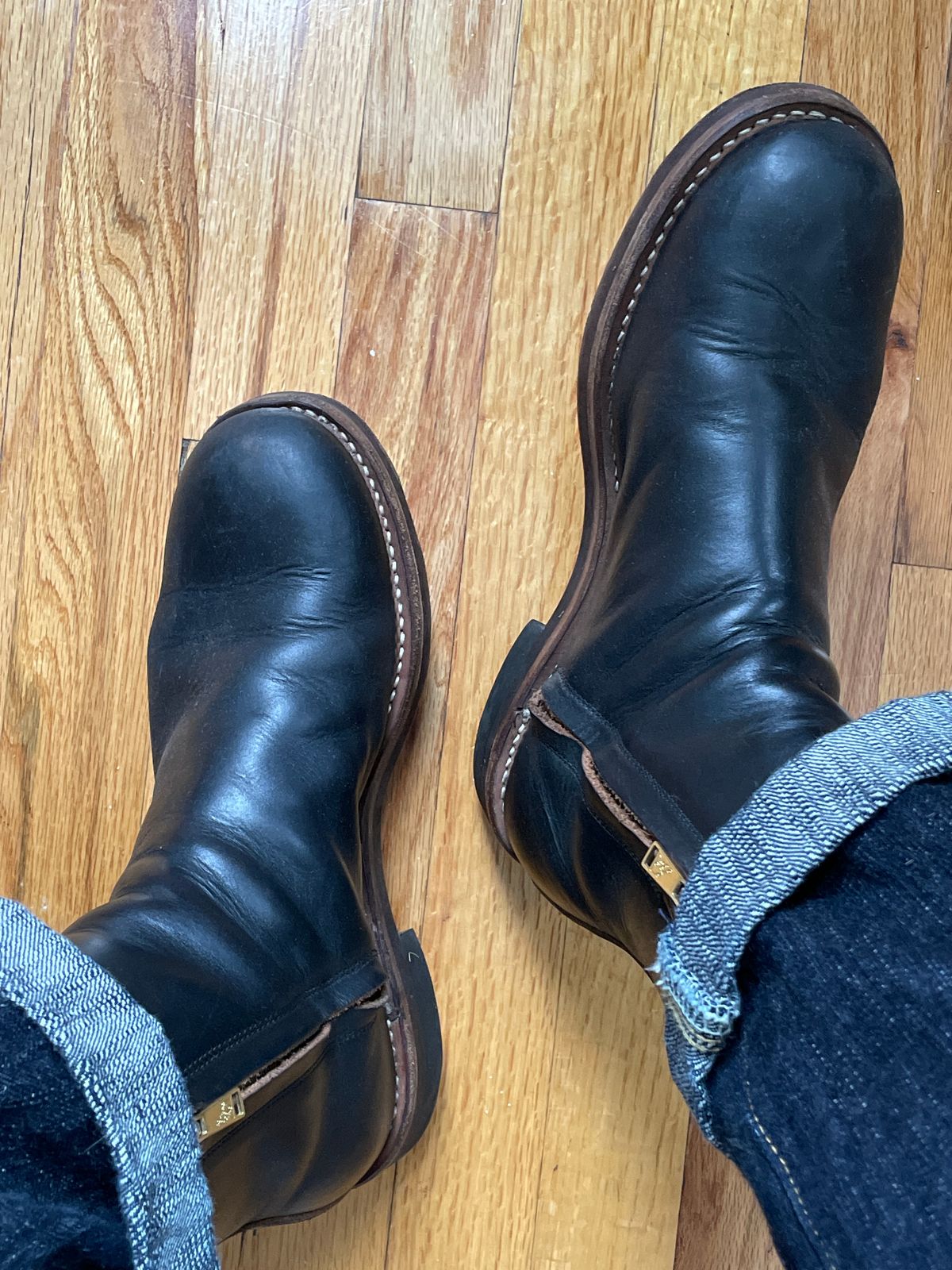 Photo by RemyTwotimes on June 21, 2023 of the Rolling Dub Trio Casper Boot in Horween Black Chromexcel.