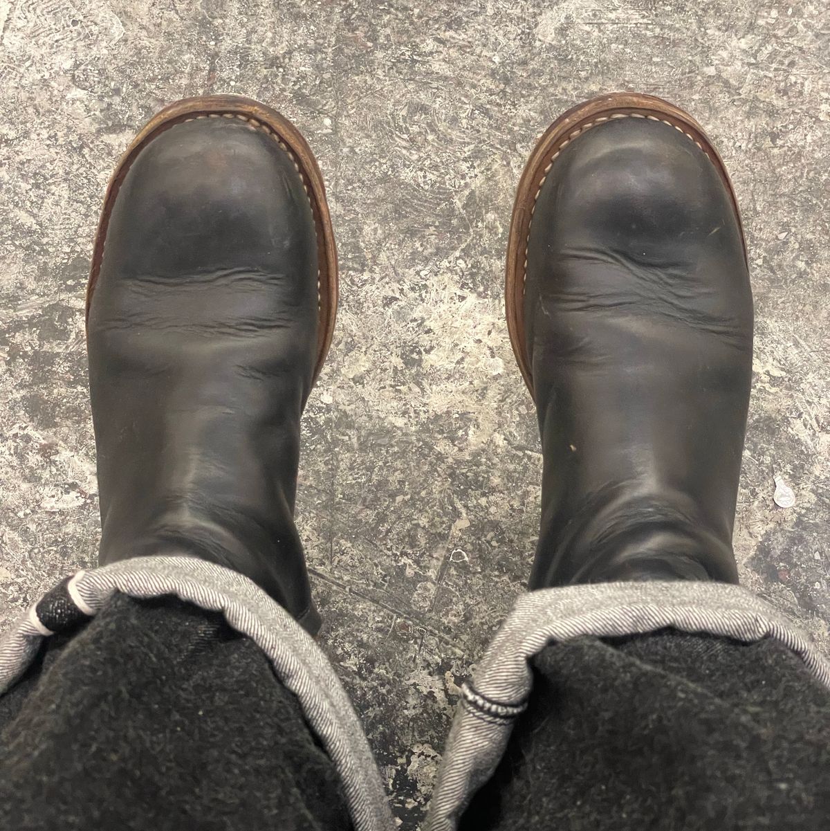 Photo by RemyTwotimes on January 21, 2025 of the Rolling Dub Trio Casper Boot in Horween Black Chromexcel.