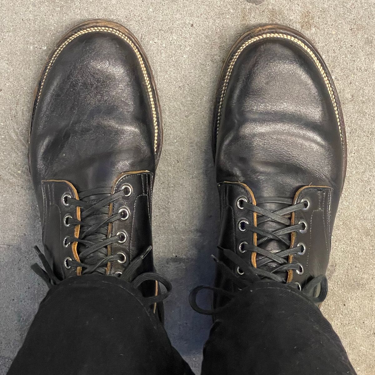 Photo by RemyTwotimes on September 30, 2024 of the Viberg Service Boot in Shinki Black Oiled Horsebutt.