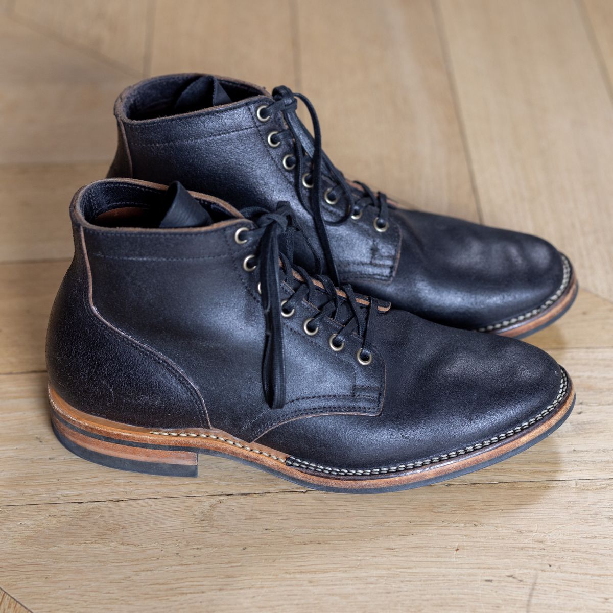 Photo by RemyTwotimes on March 24, 2024 of the Viberg Service Boot in Horween Black Waxed Flesh.