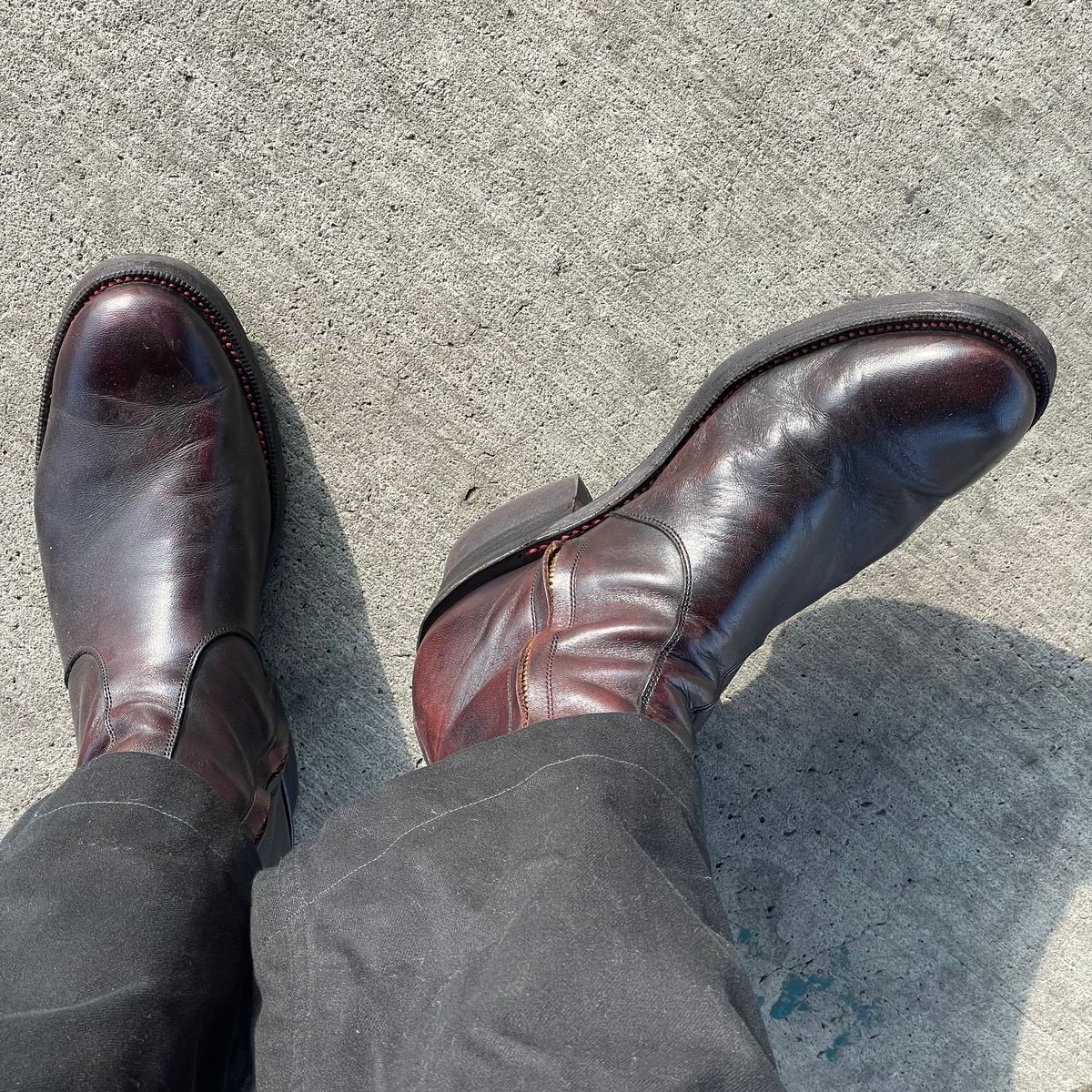 Photo by RemyTwotimes on November 24, 2023 of the Rolling Dub Trio Gleaners Zip in Hand Dyed Black Italian Horsebutt.