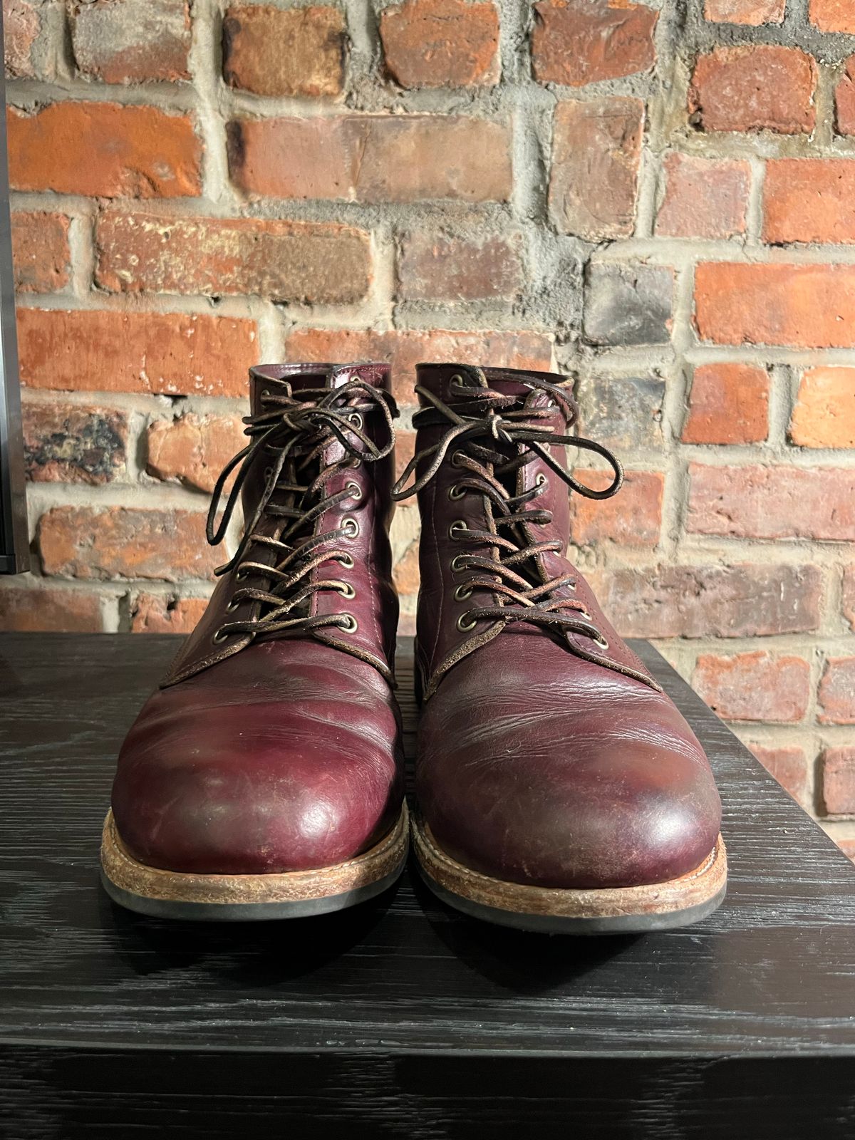 Photo by BigDogSaysBark on November 5, 2022 of the Oak Street Bootmakers Trench Boot in Horween Color 8 Chromexcel.