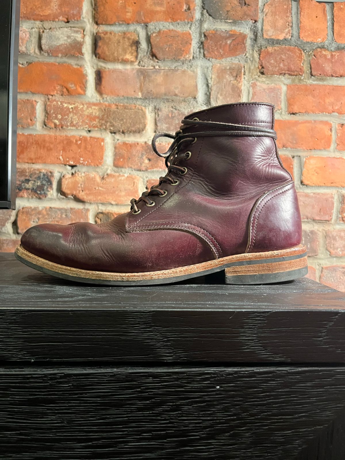 Photo by BigDogSaysBark on November 5, 2022 of the Oak Street Bootmakers Trench Boot in Horween Color 8 Chromexcel.