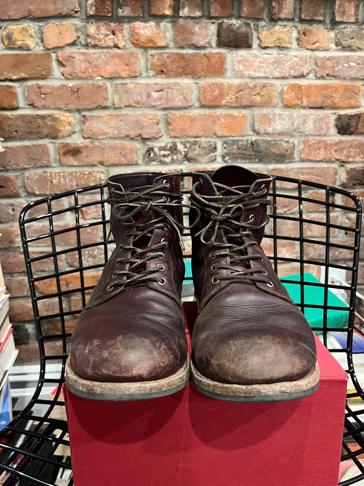 Photo by BigDogSaysBark on December 6, 2022 of the Oak Street Bootmakers Trench Boot in Horween Color 8 Chromexcel.