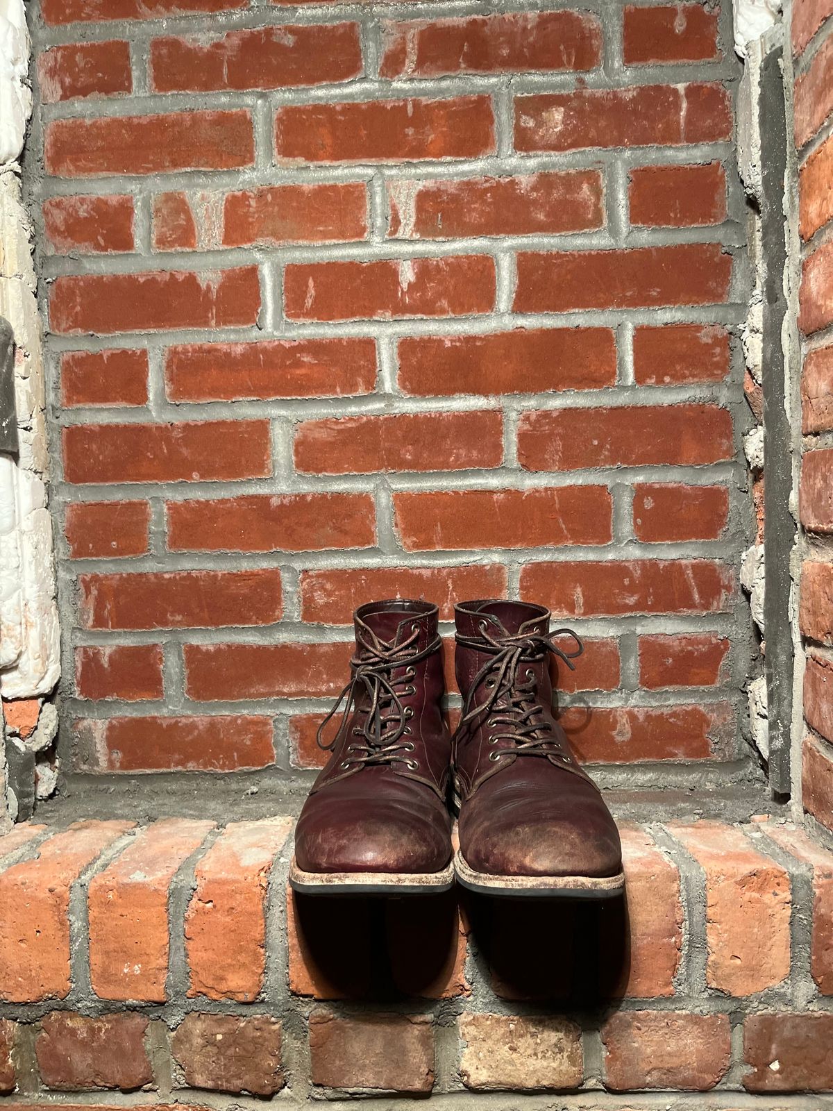 Photo by BigDogSaysBark on January 6, 2023 of the Oak Street Bootmakers Trench Boot in Horween Color 8 Chromexcel.