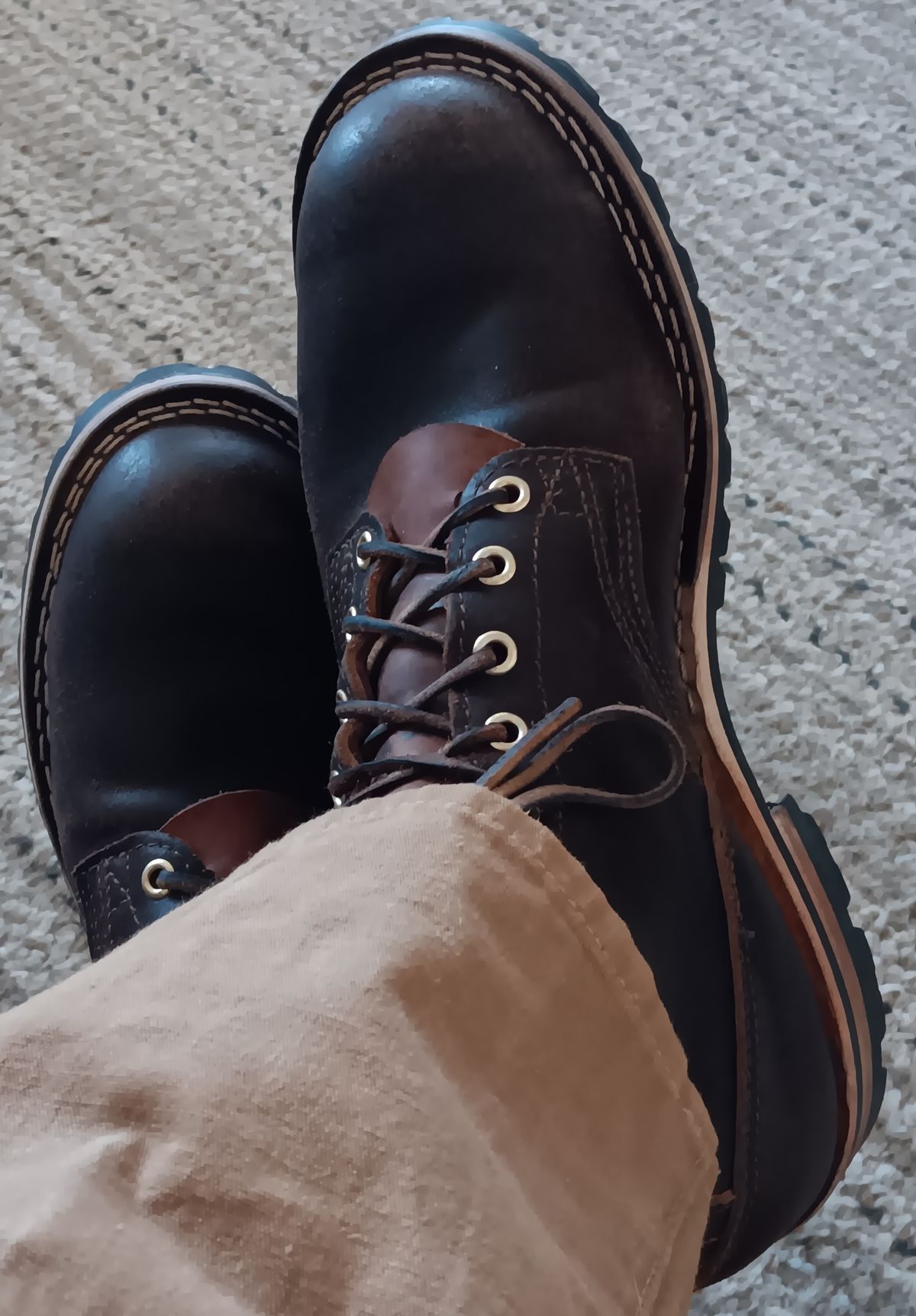 Photo by BobberD on October 15, 2023 of the Nicks Overlander in Horween Brown Waxed Flesh.