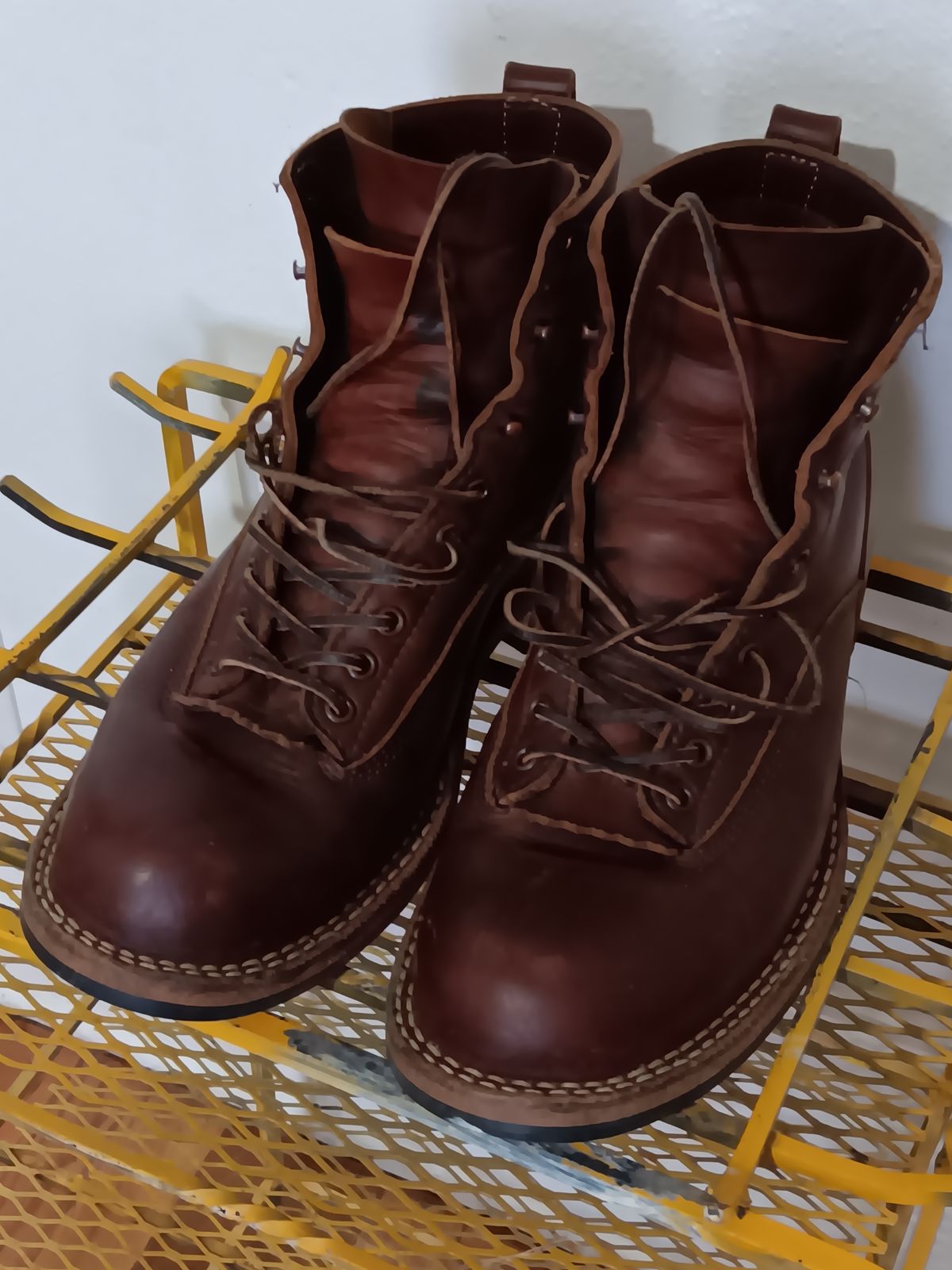 Photo by BobberD on February 10, 2024 of the White's 350 Cutter in Seidel British Tan Double Shot.