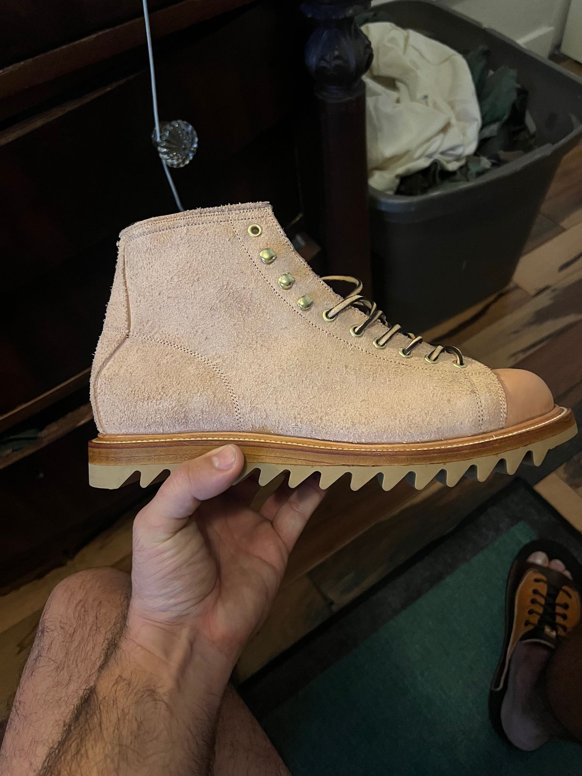 Photo by dosx on September 28, 2024 of the Unmarked Archie Boots in Unknown Natural Veg Tan.
