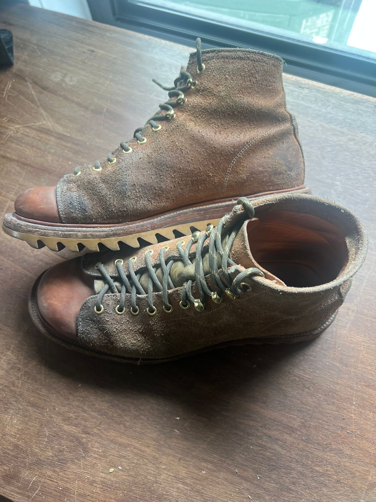 Photo by dosx on November 6, 2025 of the Unmarked Archie Boots in Unknown Natural Veg Tan.