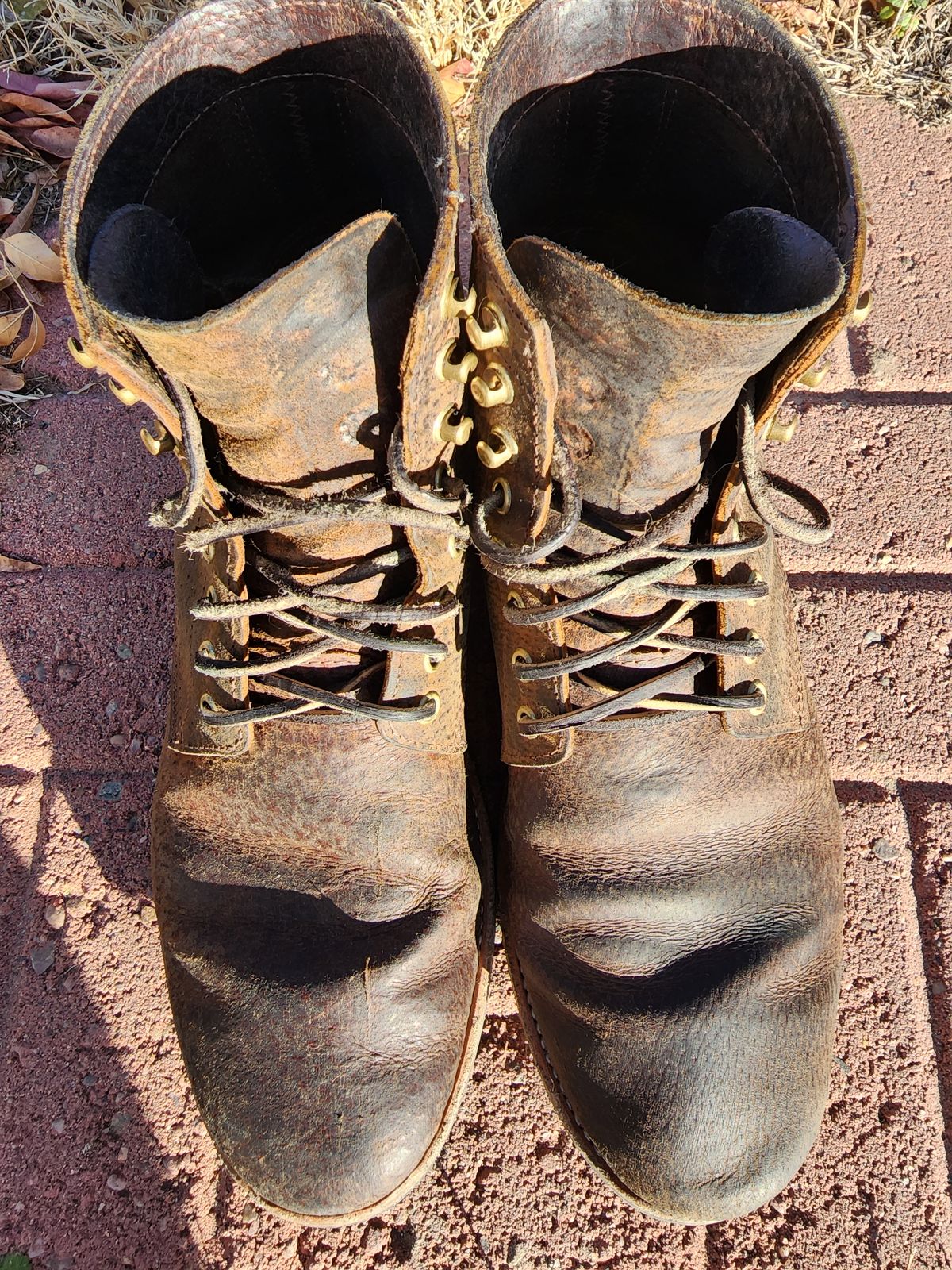 Photo by Creitz91 on December 1, 2022 of the Oak Street Bootmakers Trench Boot in Dark Waxy Wild Boar.