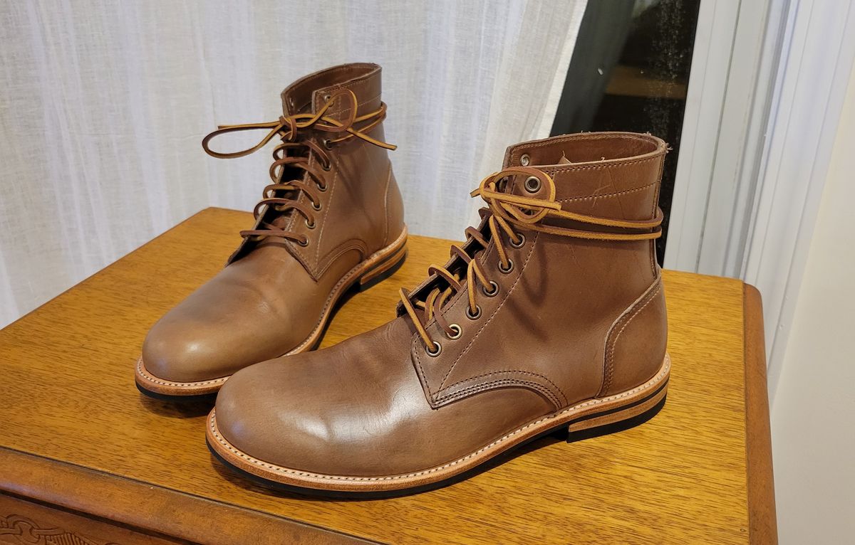 Photo by chicagosouthloop on April 8, 2023 of the Oak Street Bootmakers Trench Boot in Horween Natural Chromexcel.