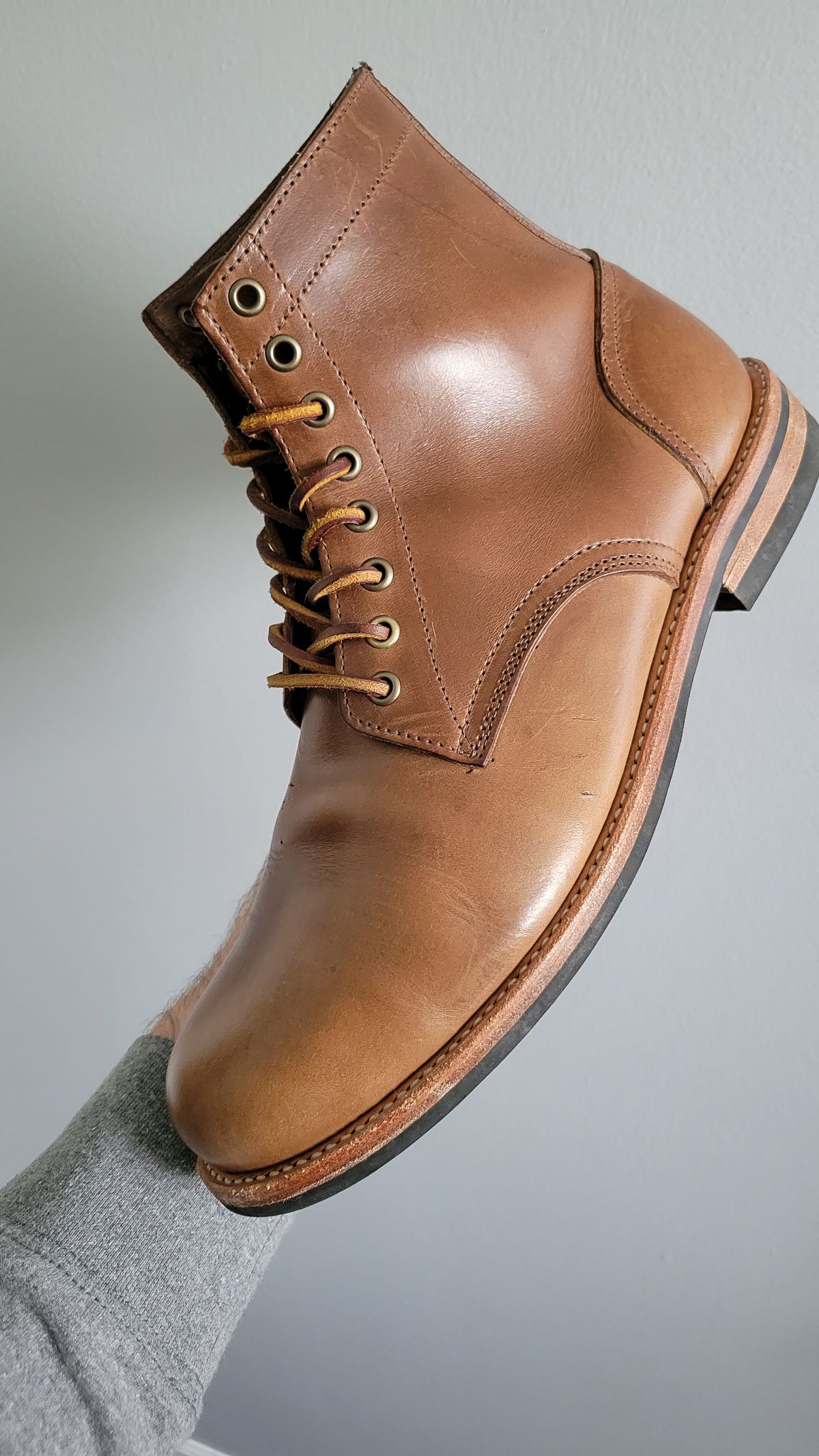 Photo by chicagosouthloop on June 8, 2023 of the Oak Street Bootmakers Trench Boot in Horween Natural Chromexcel.