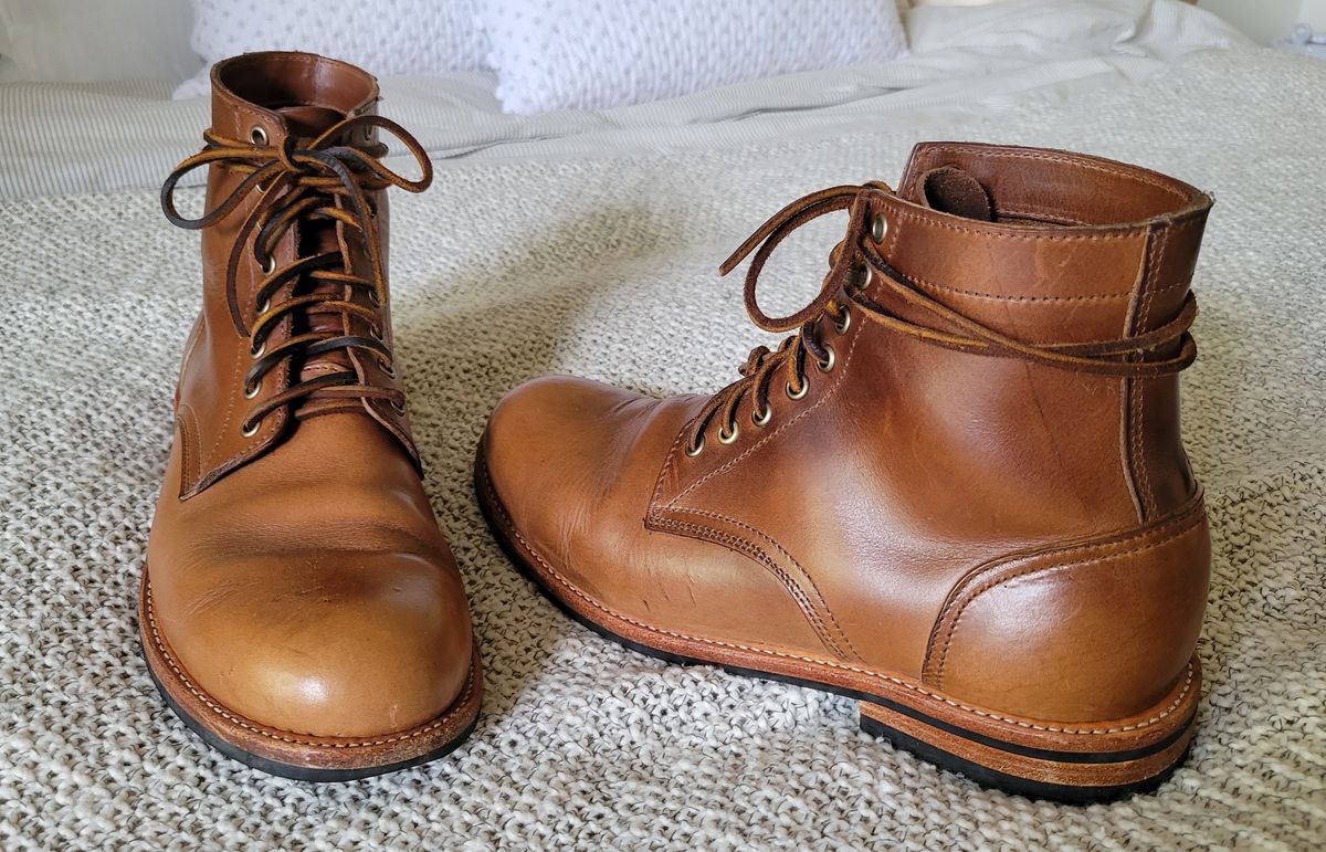 Photo by chicagosouthloop on May 22, 2025 of the Oak Street Bootmakers Trench Boot in Horween Natural Chromexcel.