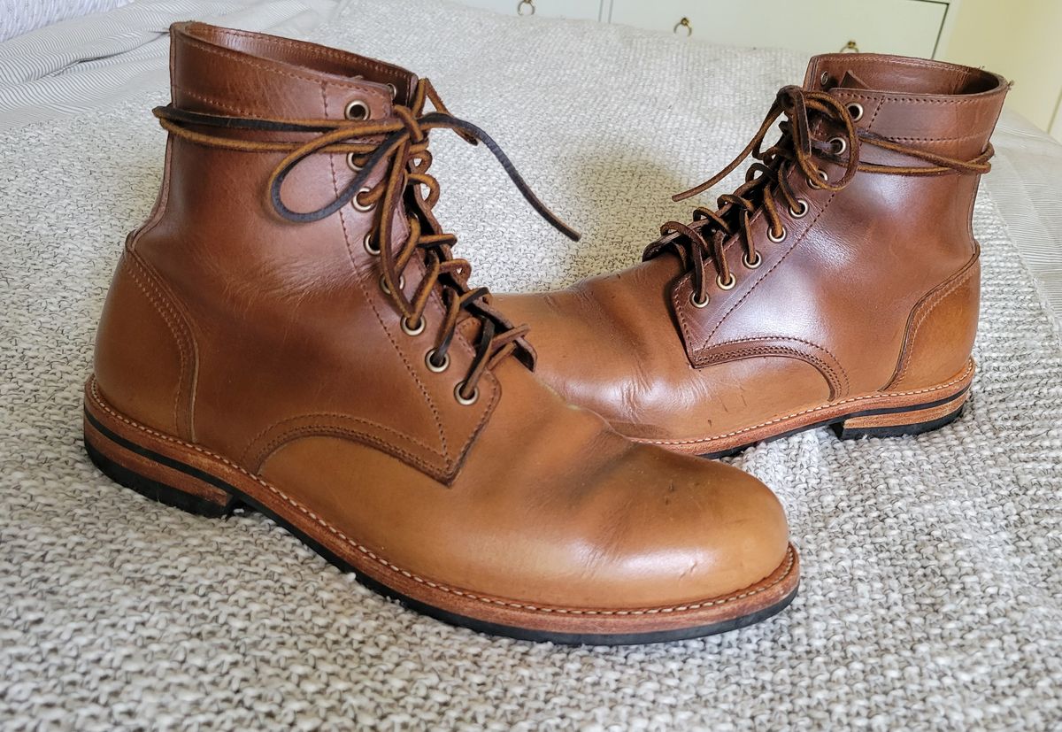 Photo by chicagosouthloop on May 22, 2025 of the Oak Street Bootmakers Trench Boot in Horween Natural Chromexcel.