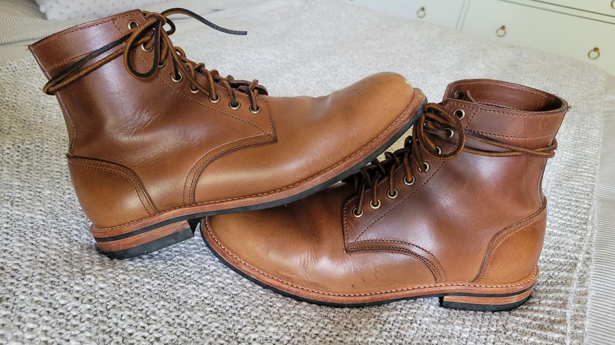 Photo by chicagosouthloop on May 22, 2025 of the Oak Street Bootmakers Trench Boot in Horween Natural Chromexcel.