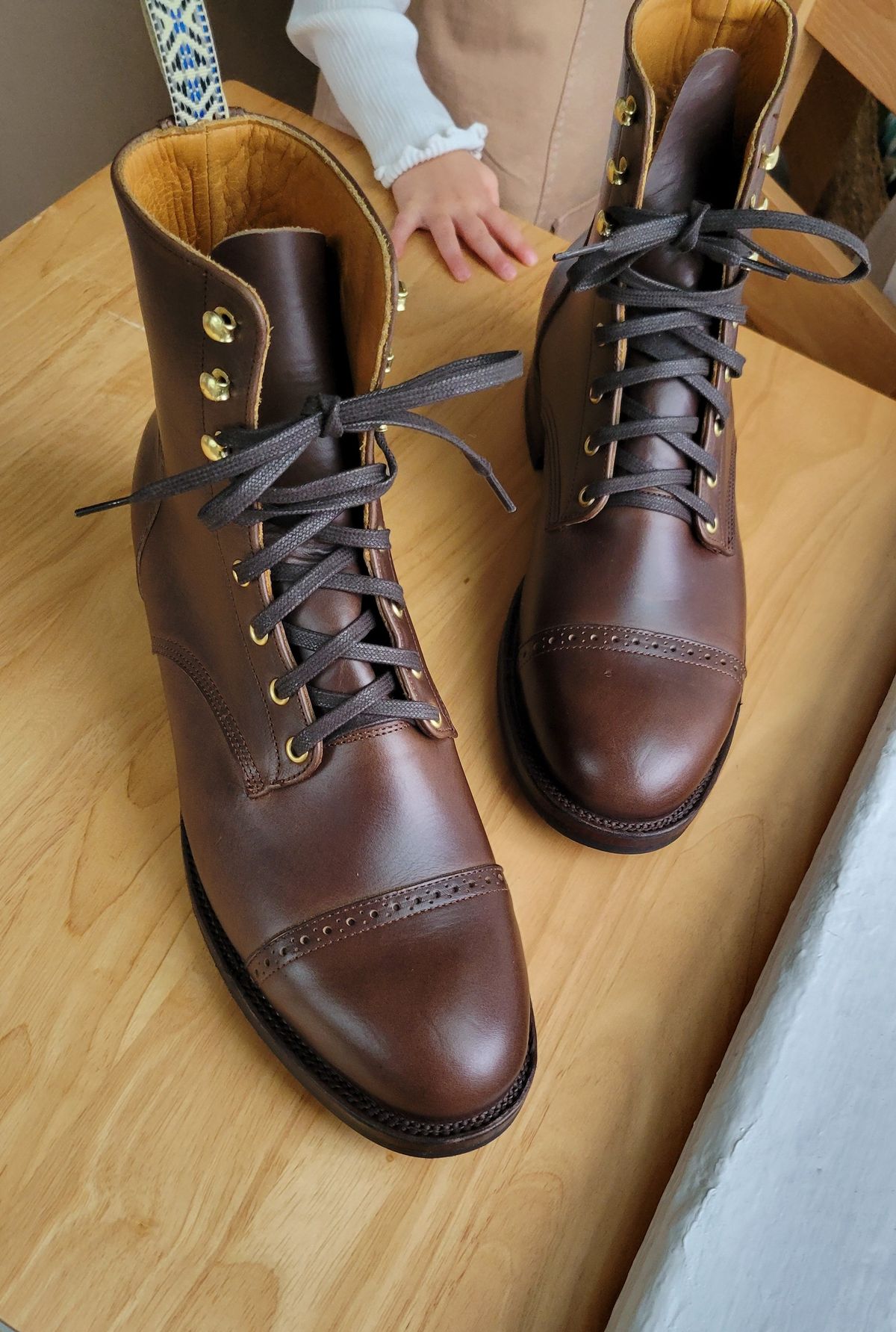 Photo by chicagosouthloop on November 3, 2024 of the Unmarked DB Hunter Cap Toe in Horween Brown Chromexcel.