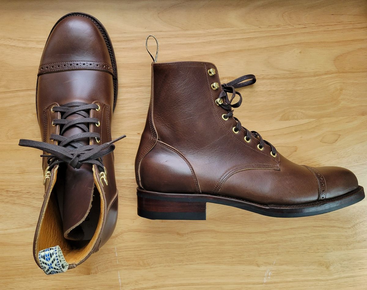 Photo by chicagosouthloop on November 3, 2024 of the Unmarked DB Hunter Cap Toe in Horween Brown Chromexcel.