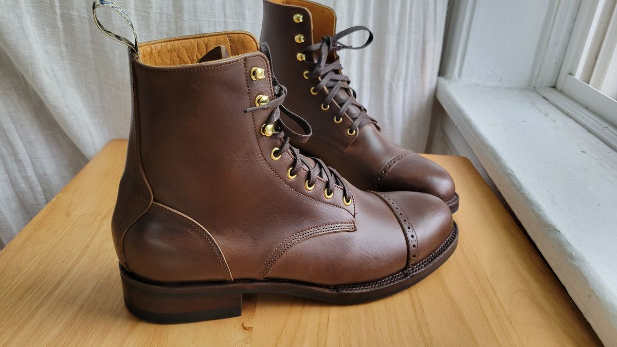 Photo by chicagosouthloop on November 3, 2024 of the Unmarked DB Hunter Cap Toe in Horween Brown Chromexcel.