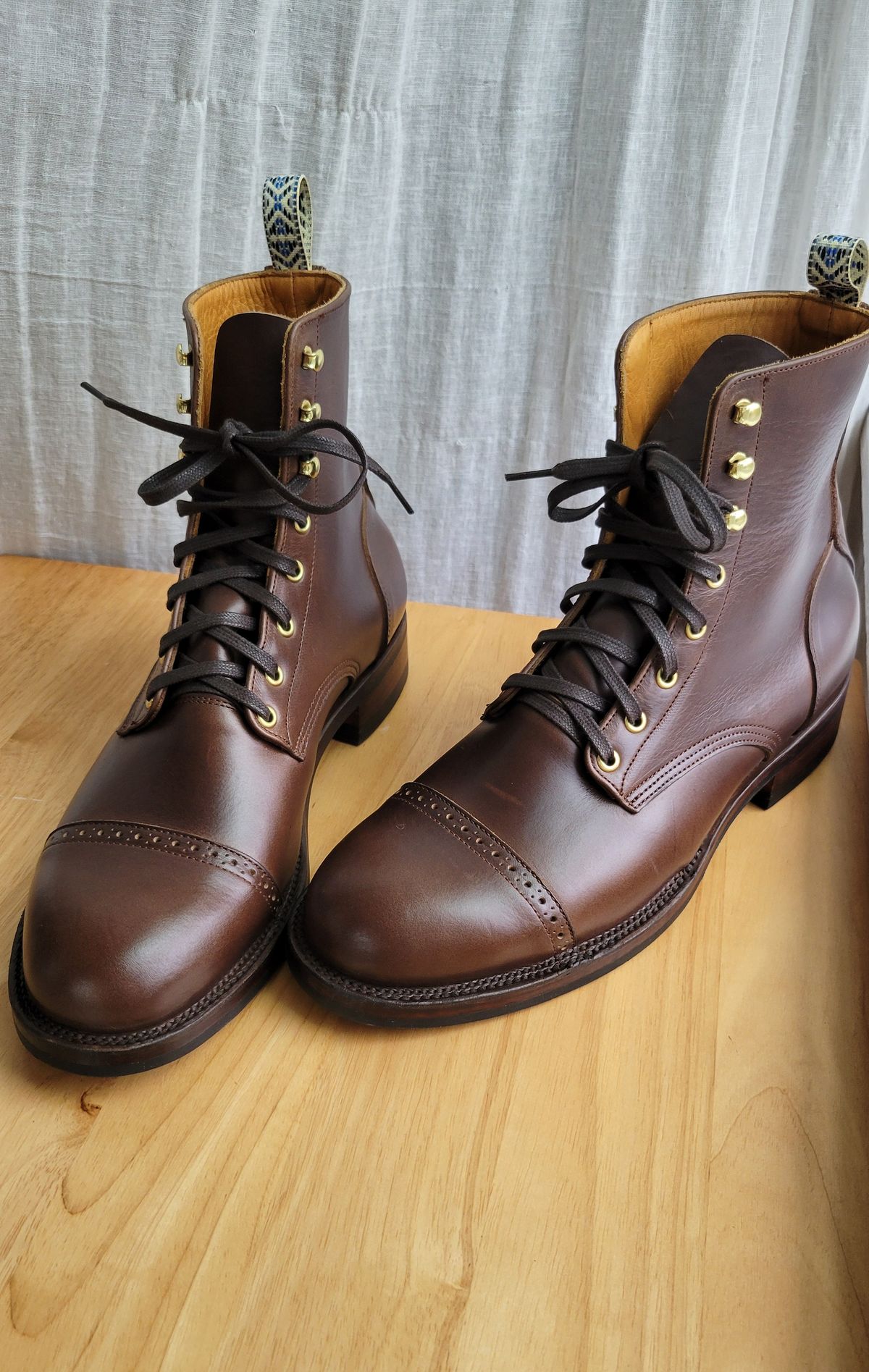 Photo by chicagosouthloop on November 3, 2024 of the Unmarked DB Hunter Cap Toe in Horween Brown Chromexcel.