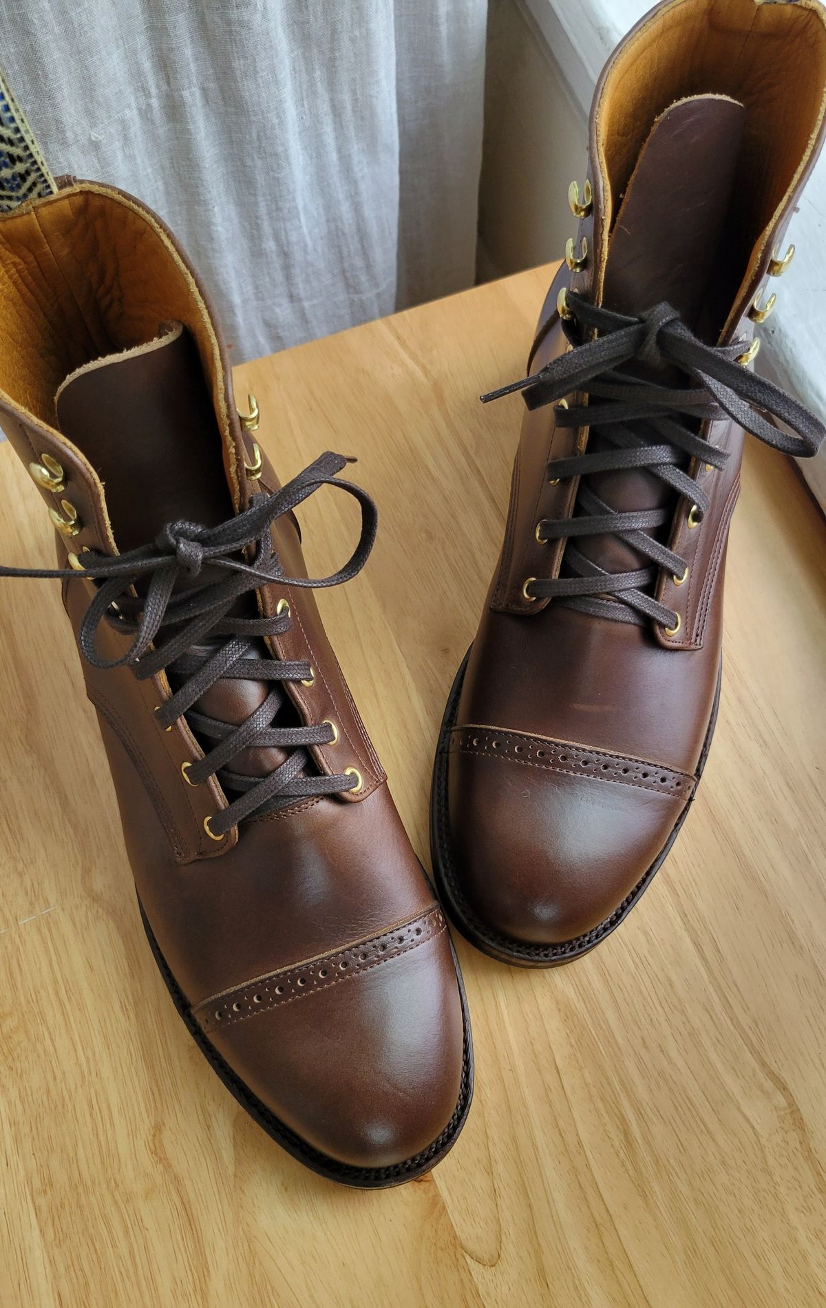 Photo by chicagosouthloop on November 3, 2024 of the Unmarked DB Hunter Cap Toe in Horween Brown Chromexcel.