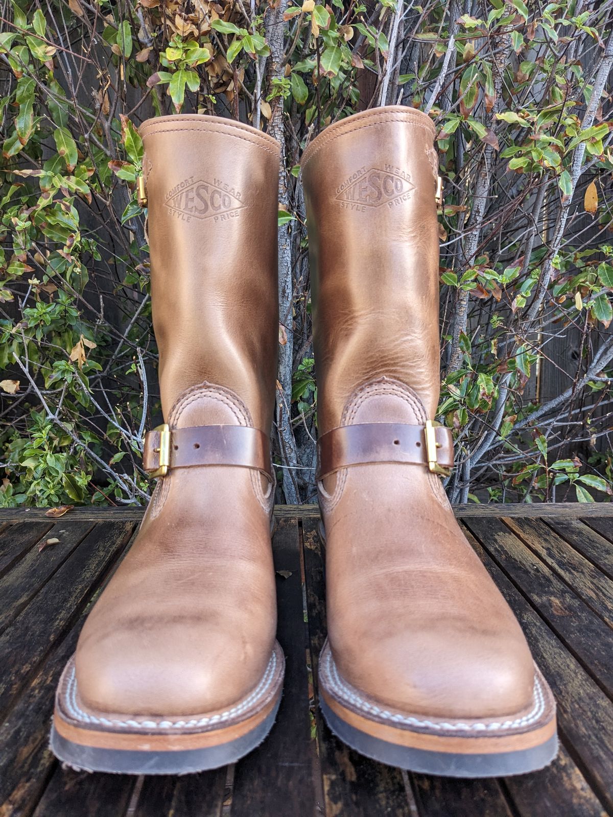 Photo by hung on November 2, 2024 of the Wesco Mister Lou in Horween Natural Chromexcel.