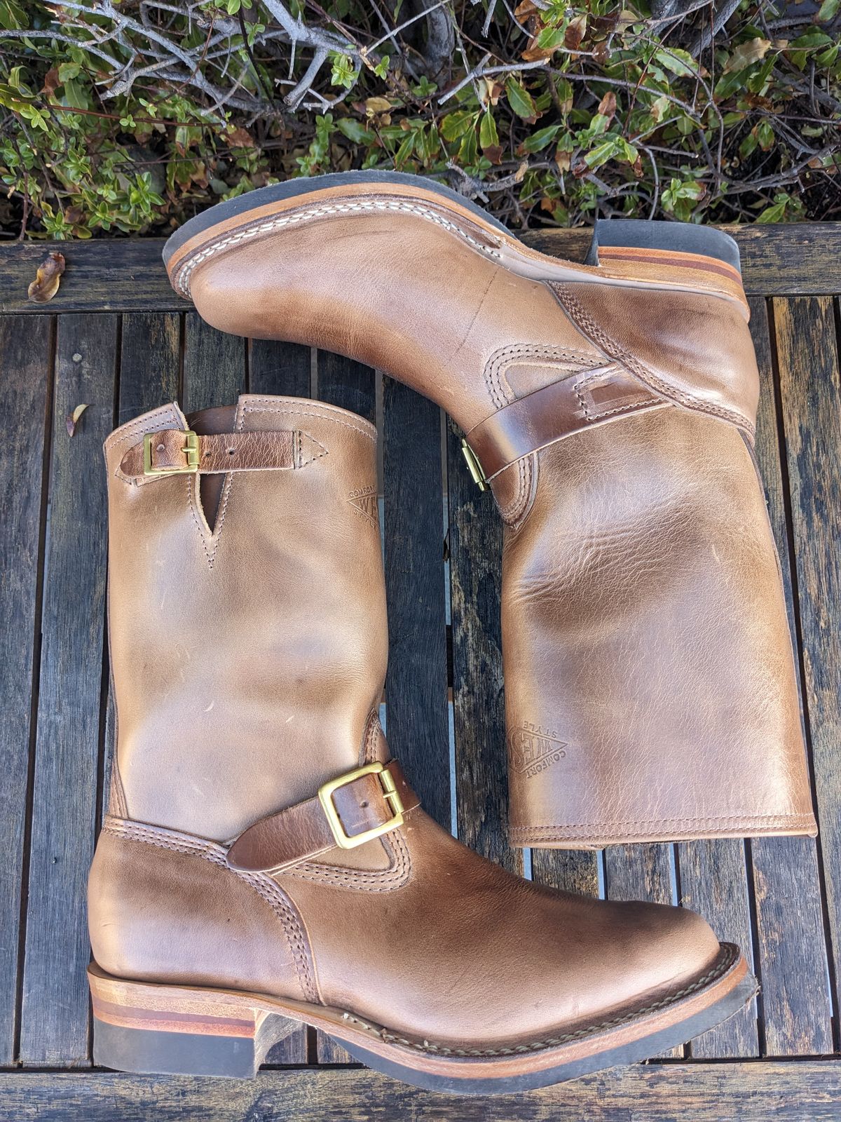 Photo by hung on November 2, 2024 of the Wesco Mister Lou in Horween Natural Chromexcel.