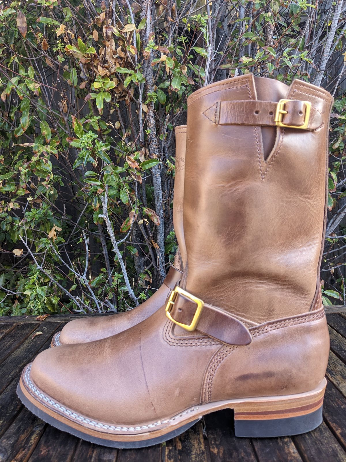 Photo by hung on November 2, 2024 of the Wesco Mister Lou in Horween Natural Chromexcel.