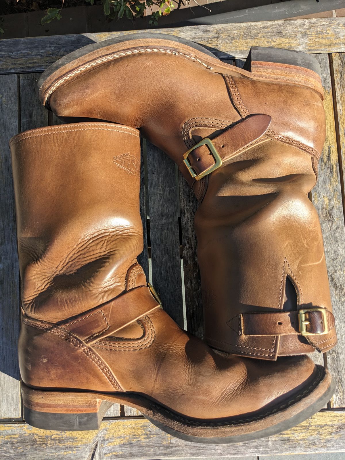 Photo by hung on December 4, 2024 of the Wesco Mister Lou in Horween Natural Chromexcel.