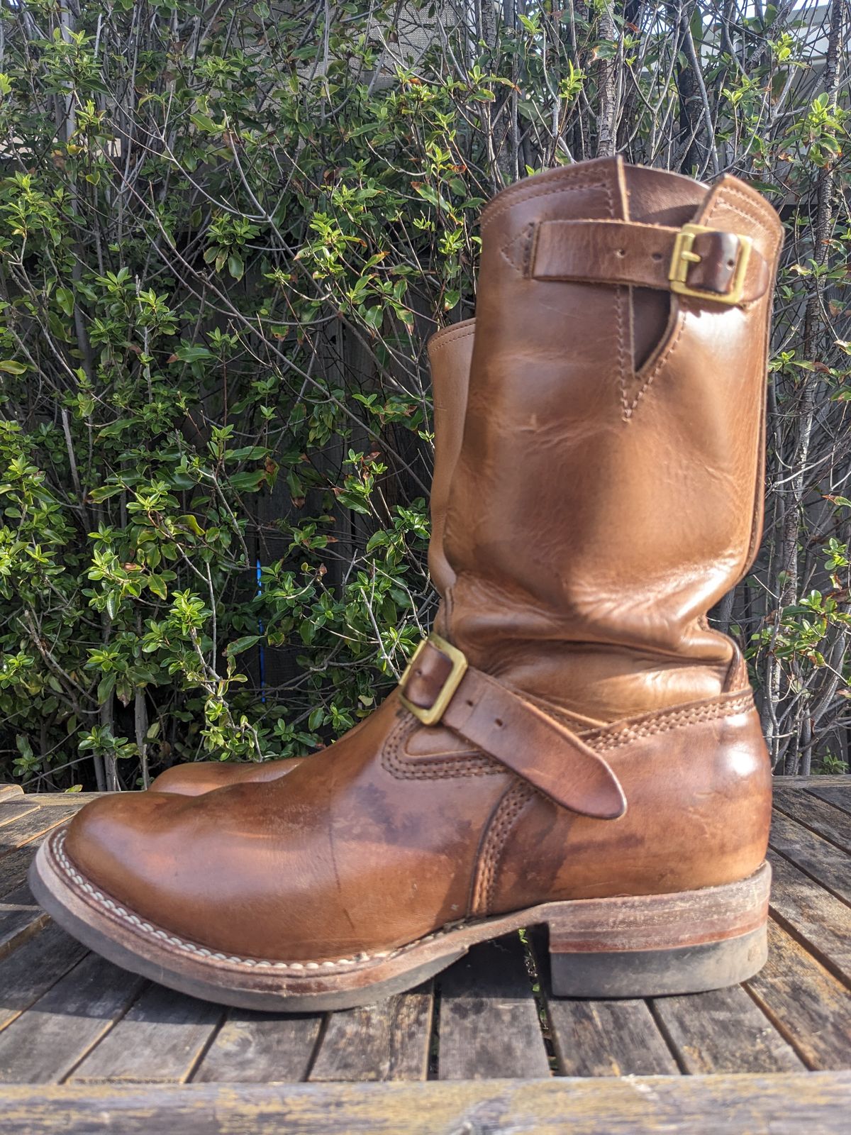 Photo by hung on January 4, 2025 of the Wesco Mister Lou in Horween Natural Chromexcel.
