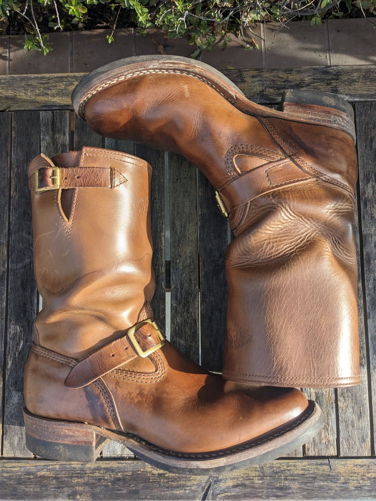Photo by hung on January 4, 2025 of the Wesco Mister Lou in Horween Natural Chromexcel.