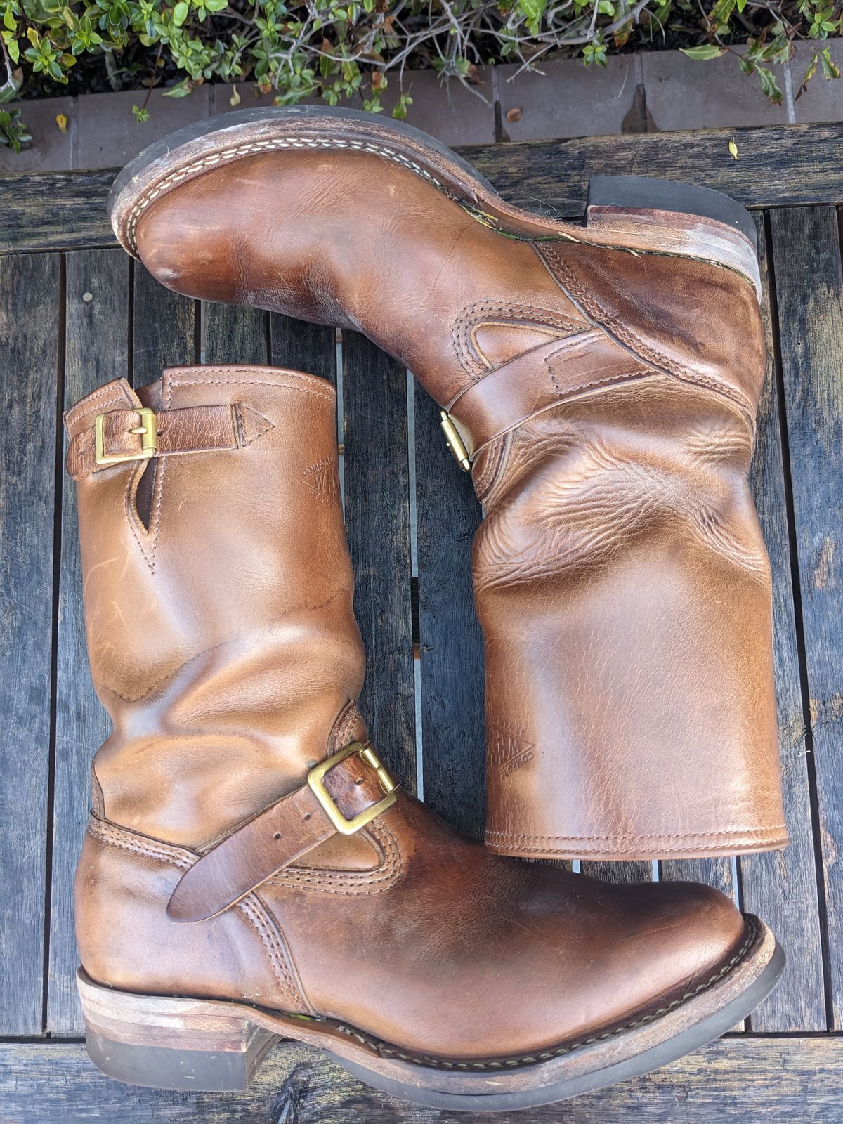 Photo by hung on February 5, 2025 of the Wesco Mister Lou in Horween Natural Chromexcel.