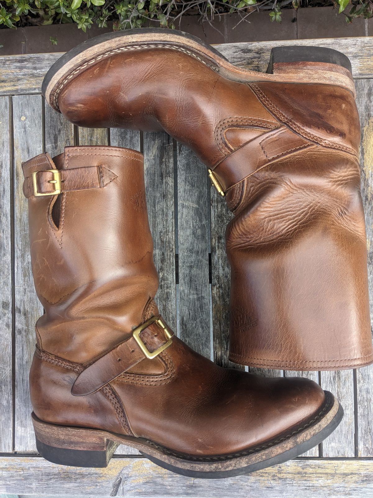 Photo by hung on March 3, 2025 of the Wesco Mister Lou in Horween Natural Chromexcel.