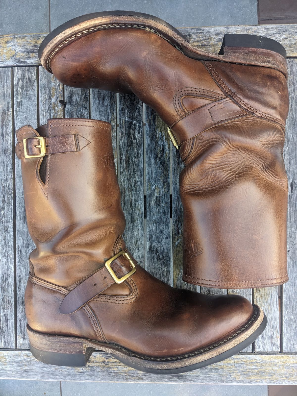 Photo by hung on April 3, 2025 of the Wesco Mister Lou in Horween Natural Chromexcel.