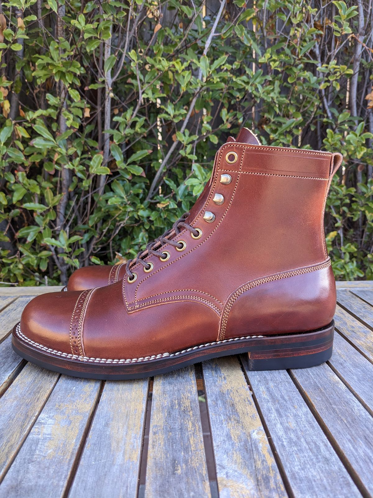 Photo by hung on November 1, 2023 of the Onderhoud SBC01 in Wickett & Craig Medium Brown Traditional Harness.