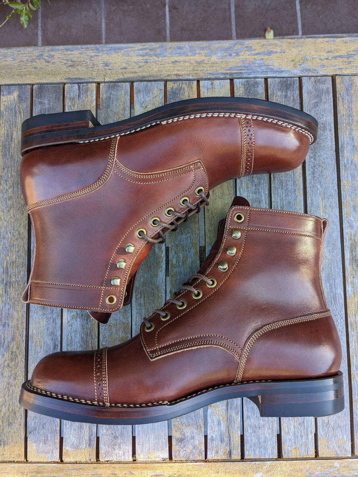 Photo by hung on November 1, 2023 of the Onderhoud SBC01 in Wickett & Craig Medium Brown Traditional Harness.
