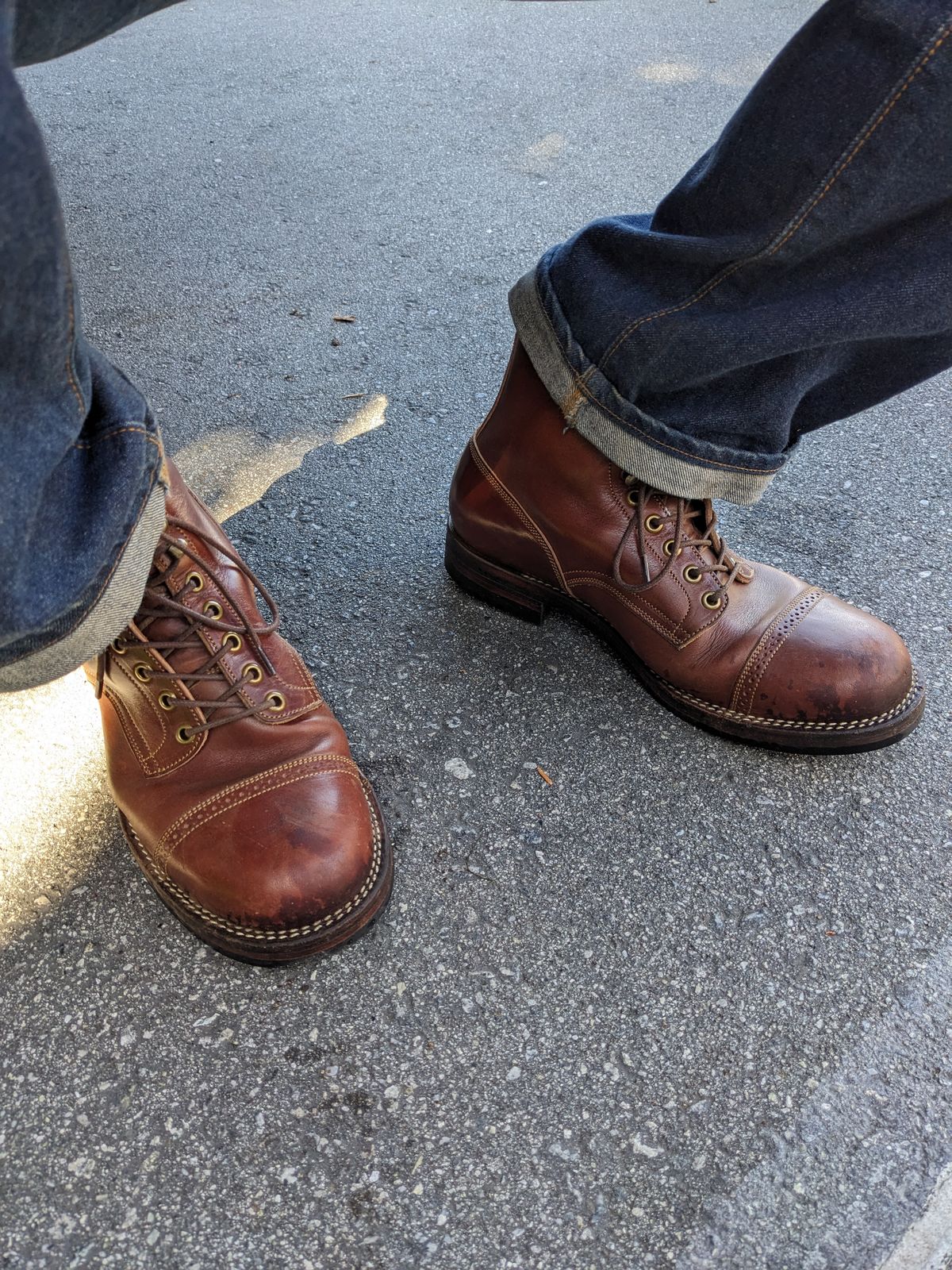 Photo by hung on November 4, 2023 of the Onderhoud SBC01 in Wickett & Craig Medium Brown Traditional Harness.