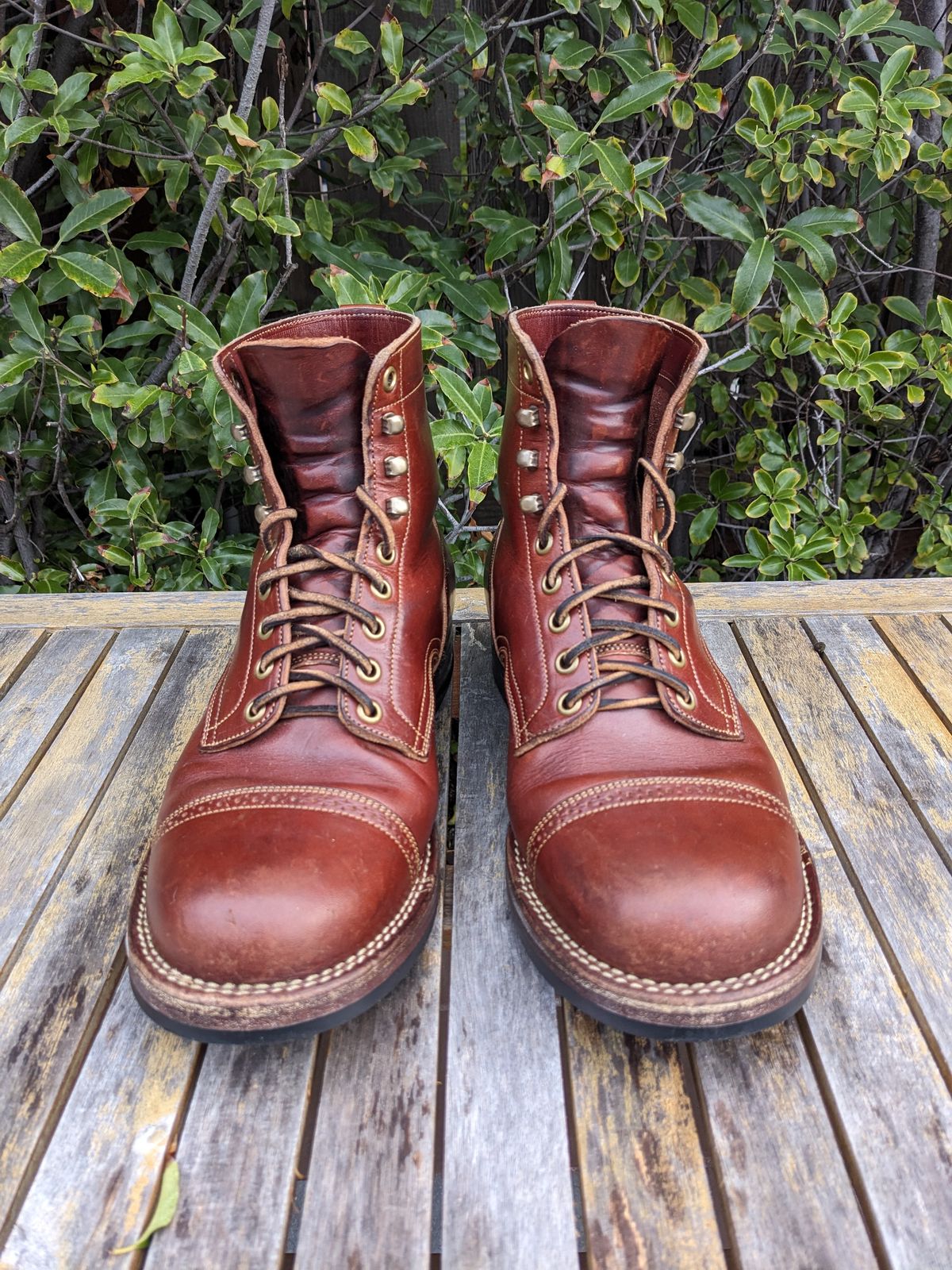 Photo by hung on January 2, 2024 of the Onderhoud SBC01 in Wickett & Craig Medium Brown Traditional Harness.
