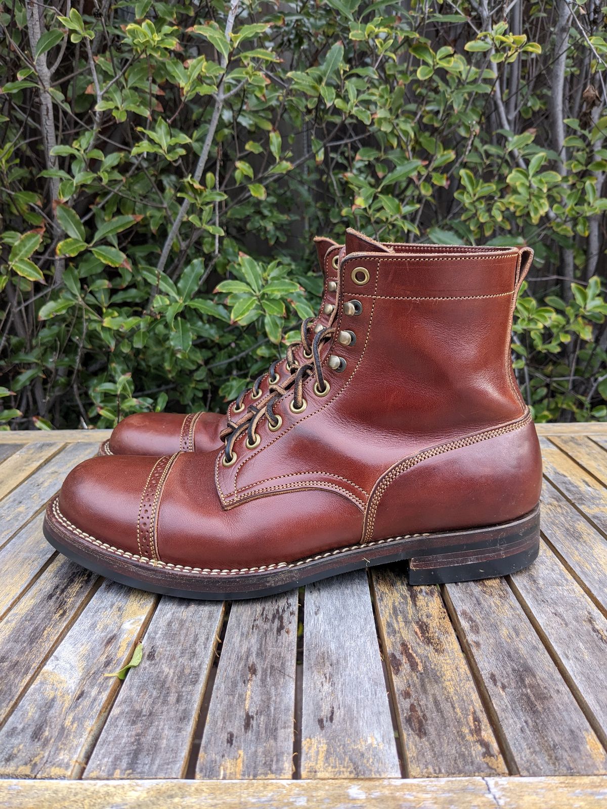 Photo by hung on January 2, 2024 of the Onderhoud SBC01 in Wickett & Craig Medium Brown Traditional Harness.