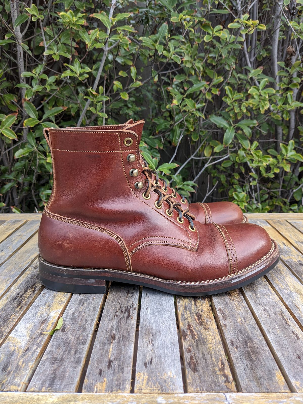 Photo by hung on January 2, 2024 of the Onderhoud SBC01 in Wickett & Craig Medium Brown Traditional Harness.