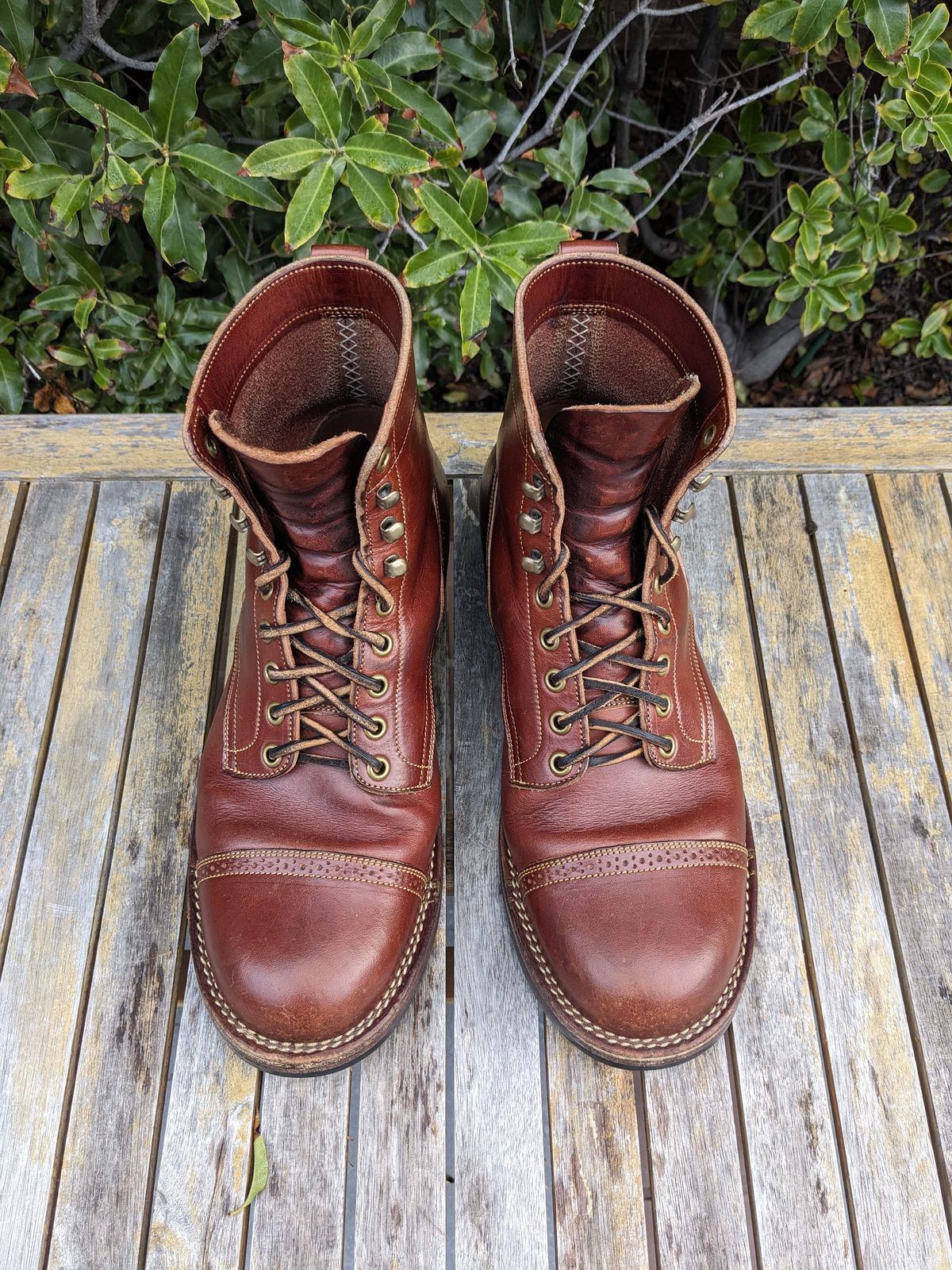 Photo by hung on January 2, 2024 of the Onderhoud SBC01 in Wickett & Craig Medium Brown Traditional Harness.