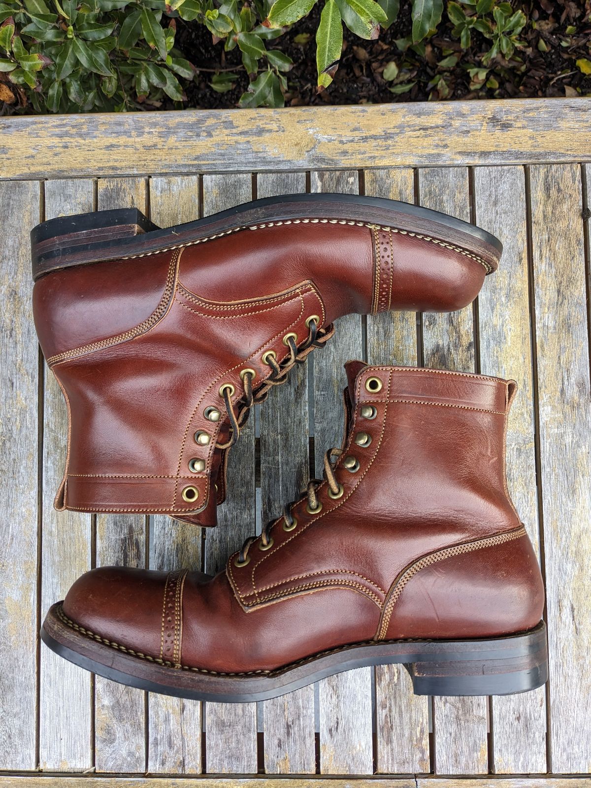 Photo by hung on January 2, 2024 of the Onderhoud SBC01 in Wickett & Craig Medium Brown Traditional Harness.