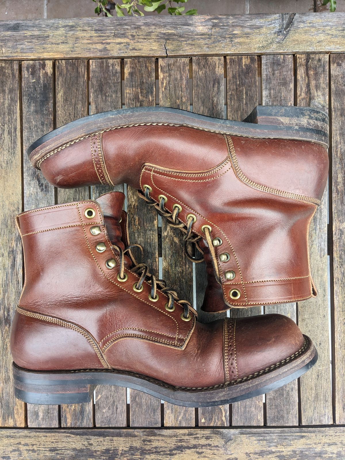 Photo by hung on February 3, 2024 of the Onderhoud SBC01 in Wickett & Craig Medium Brown Traditional Harness.